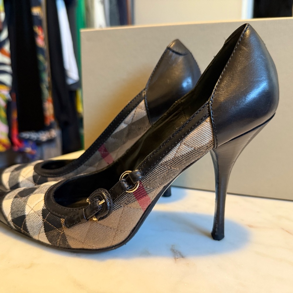 Burberry Plaid Black and Tan Heels size 40.5 - Picture 4 of 7